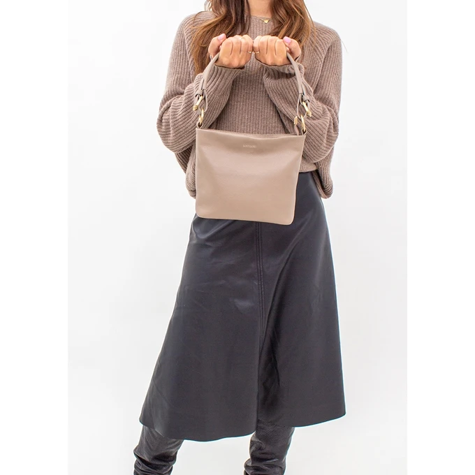 LouLou Essentiels Royal Nappa Shoulderbag Taupe 4 LouLou Essentiels Royal Nappa Shoulderbag Taupe - Afbeelding 2