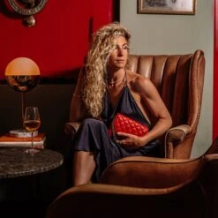 MÔSZ Kris Crossbody Phonebag Quilted Red 9 MÔSZ Kris Crossbody Phonebag Quilted Red -Diverse Tassen image 11688