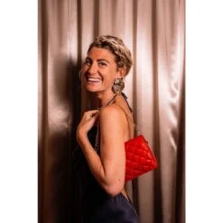 MÔSZ Kris Crossbody Phonebag Quilted Red 11 MÔSZ Kris Crossbody Phonebag Quilted Red -Diverse Tassen image 11690