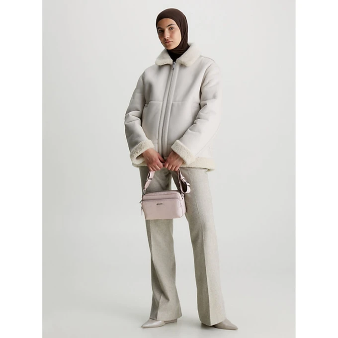 Calvin Klein Ck Must Camera Bag W Shadow Gray 4 Calvin Klein Ck Must Camera Bag W Shadow Gray - Afbeelding 2