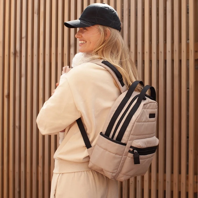 Babymel Lola Eco Quilt Backpack Luiertas Fawn 4 Babymel Lola Eco Quilt Backpack Luiertas Fawn - Afbeelding 2