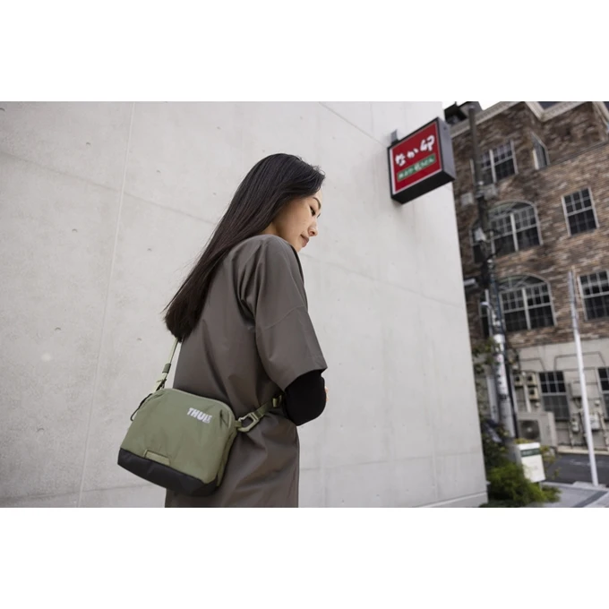 Thule Paramount Crossbody 2L Soft Green 4 Thule Paramount Crossbody 2L Soft Green - Afbeelding 2