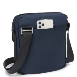 Tumi Alpha Bravo Barksdale Junior Crossbody Navy 11 Tumi Alpha Bravo Barksdale Junior Crossbody Navy -Diverse Tassen image 14445