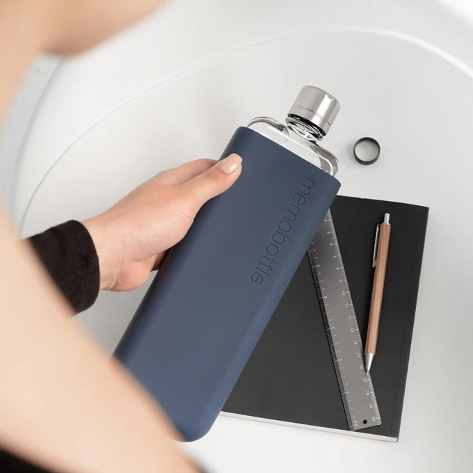 Memobottle Slim Silicon Sleeve Midnight Blue 4 Memobottle Slim Silicon Sleeve Midnight Blue - Afbeelding 2